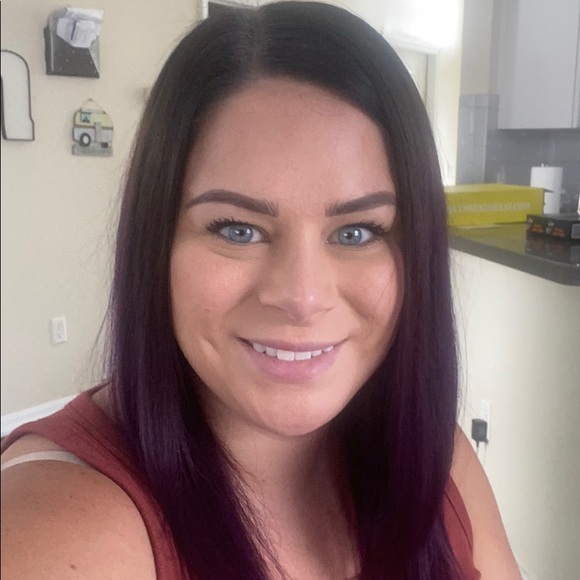 Meet your Posher, Ashly - Picture 2 of 2